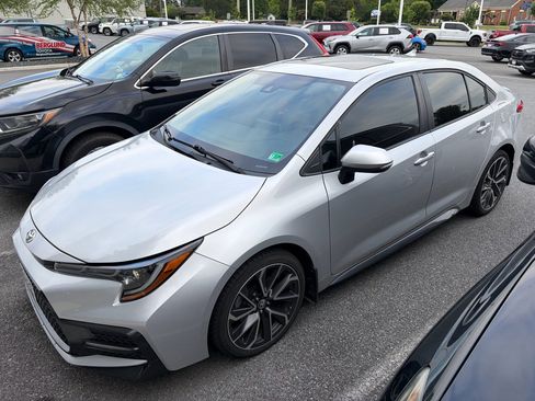 Used 2020 Toyota Corolla SE w/ SE Premium Package FWD image 1