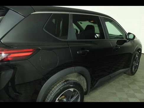 Used 2024 Nissan Rogue SV FWD image 18