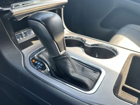Used 2022 Jeep Grand Cherokee Limited w/ Tech Group RWD image 22