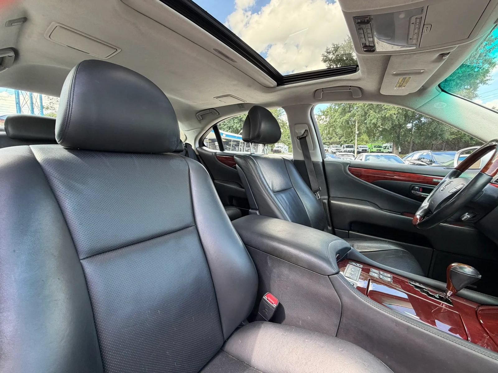 Used 2007 Lexus LS 460 L w/ Luxury Pkg RWD image 37