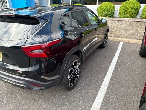 Certified 2024 Chevrolet Trax RS FWD image 3