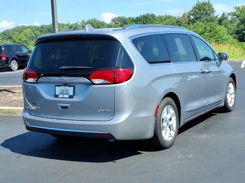 Used 2019 Chrysler Pacifica Limited FWD image 67