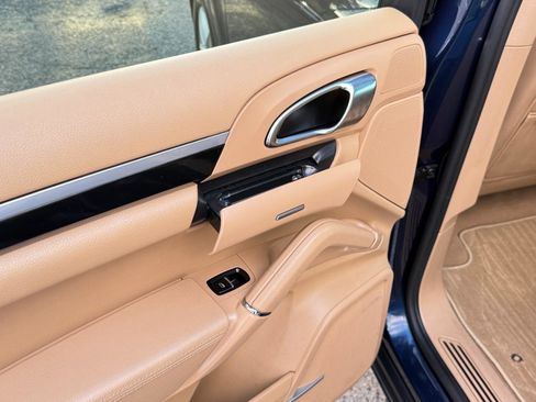 Used 2012 Porsche Cayenne AWD/4WD image 34