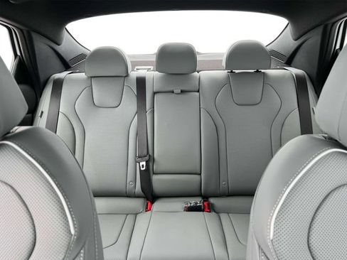New 2025 Hyundai Elantra Limited FWD image 16