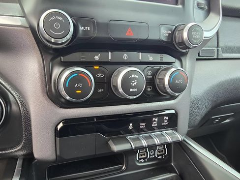 Used 2022 RAM 1500 Big Horn w/ Night Edition AWD/4WD image 18