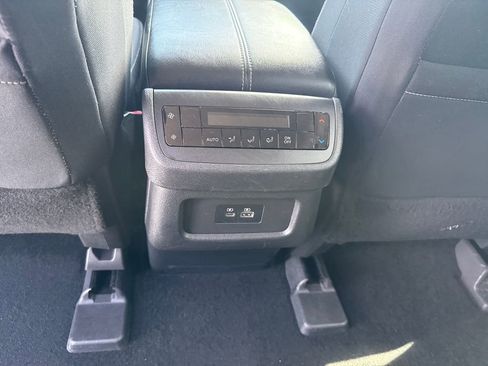 Used 2022 Nissan Pathfinder SV AWD/4WD image 29
