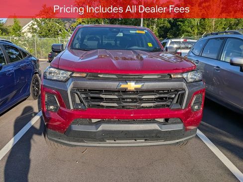 Used 2024 Chevrolet Colorado LT w/ LT Convenience Package II RWD image 2