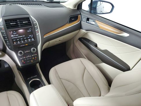 Used 2018 Lincoln MKC Select w/ Select Plus Package FWD image 17