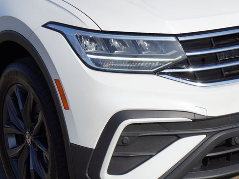 Used 2023 Volkswagen Tiguan SE AWD/4WD image 3