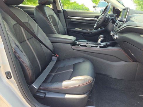 Used 2024 Nissan Altima 2.5 SR FWD image 4