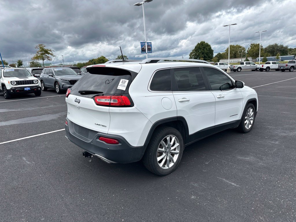 Used 2017 Jeep Cherokee Limited w/ Luxury Group FWD image 17
