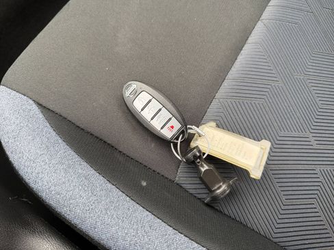 Used 2025 Nissan Versa SV FWD image 21
