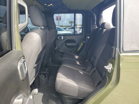 Used 2022 Jeep Gladiator Sport image 11