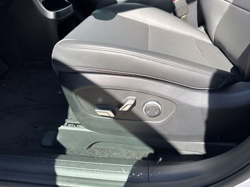 New 2026 Hyundai Ioniq 9 SEL image 17