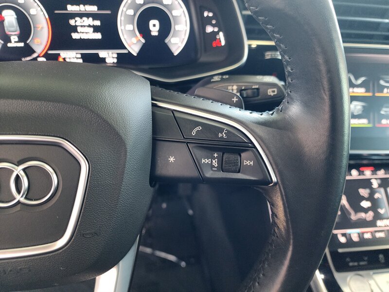 Used 2019 Audi Q8 Prestige w/ Luxury Package AWD/4WD image 39