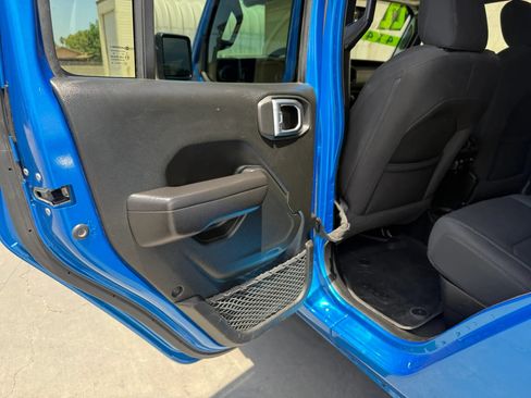 Used 2022 Jeep Gladiator Sport AWD/4WD image 11