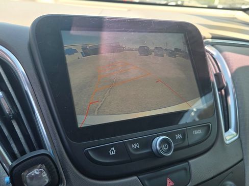 Used 2017 Chevrolet Malibu LT FWD image 27