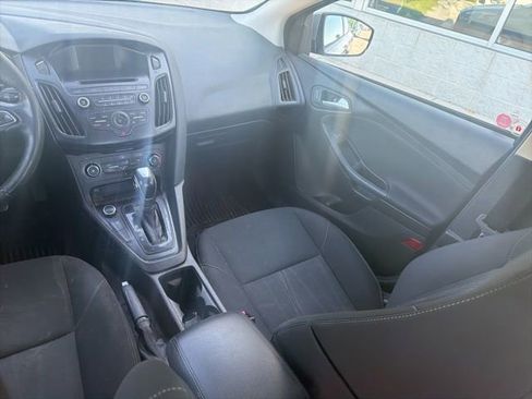 Used 2016 Ford Focus SE w/ SE Winter Package FWD image 16