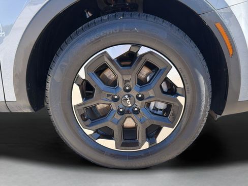Used 2025 Kia Sorento S w/ Panoramic Sunroof Package FWD image 9