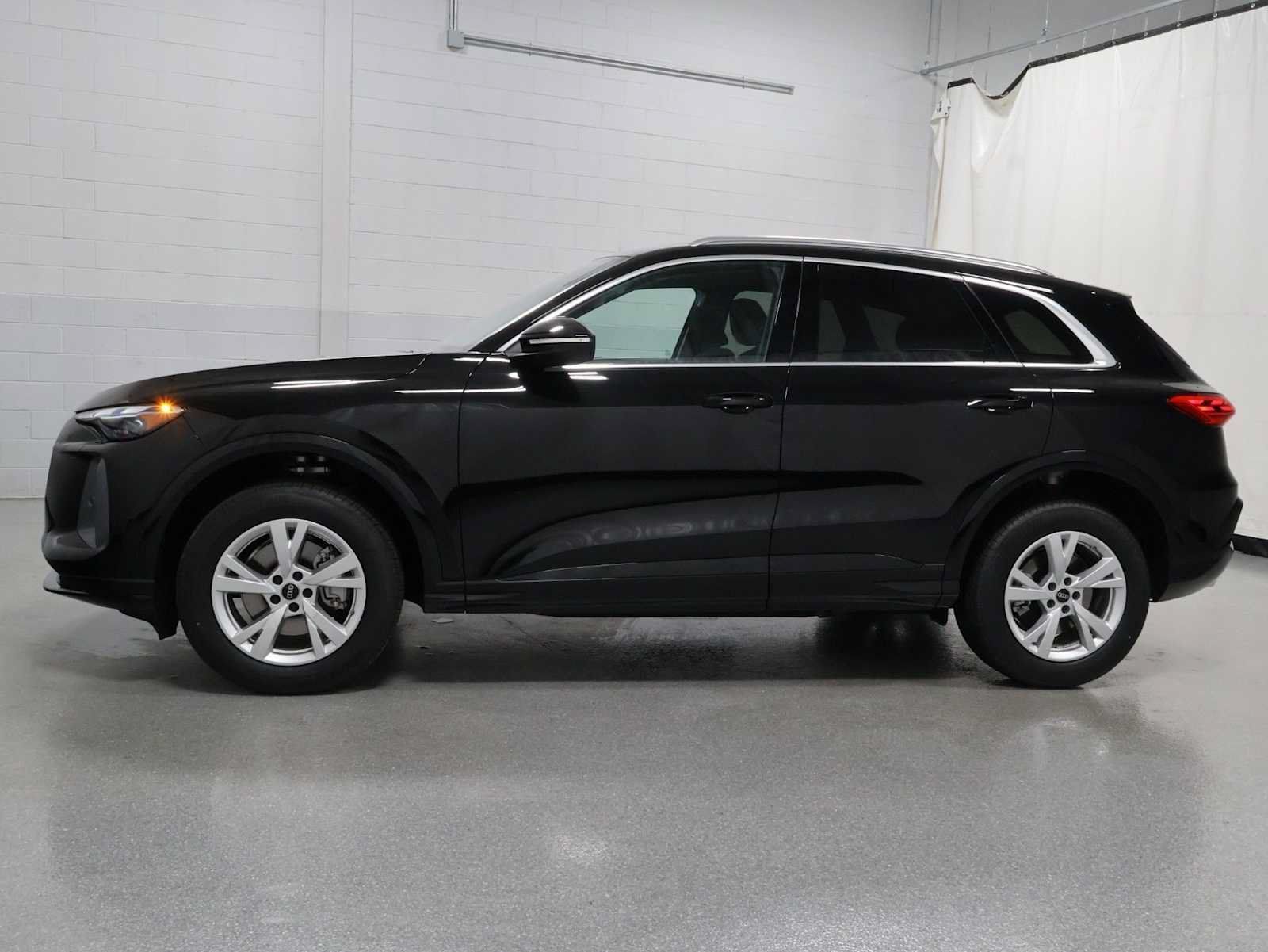 New 2026 Audi Q5 Premium AWD/4WD image 2