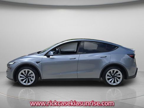 Used 2026 Tesla Model Y 2WD image 3