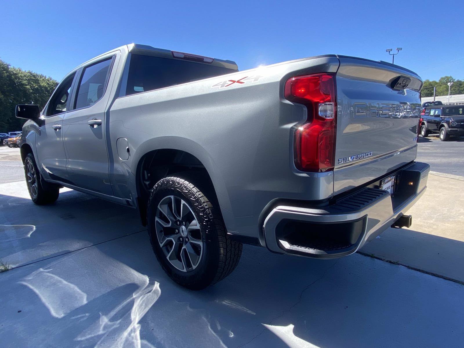 Used 2024 Chevrolet Silverado 1500 RST AWD/4WD image 9