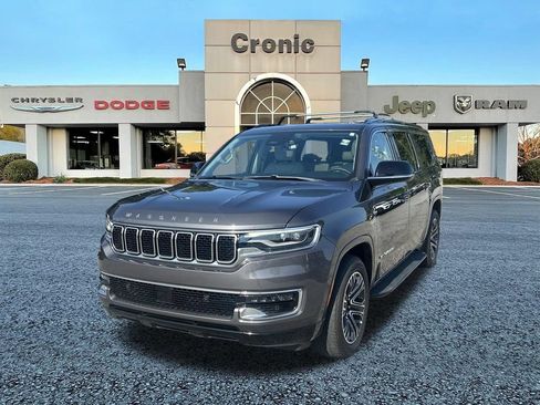 Used 2023 Jeep Wagoneer L 4WD w/ Premium Group I image 7