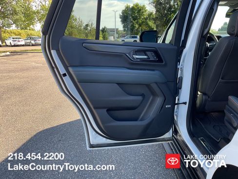 Used 2026 GMC Yukon AT4 w/ LPO, Floor Liner Package AWD/4WD image 16