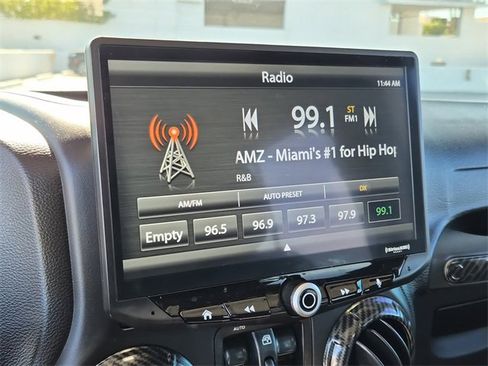 Used 2018 Jeep Wrangler Unlimited Sahara image 13