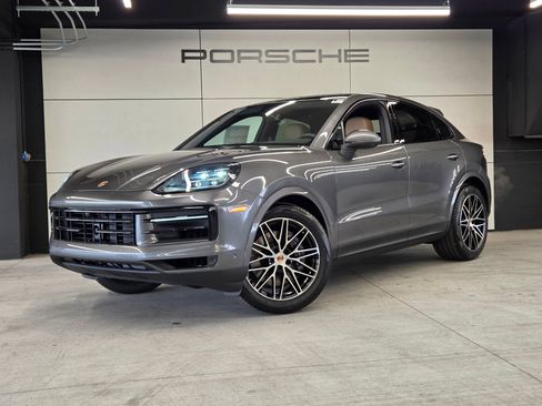New 2026 Porsche Cayenne Base image 1