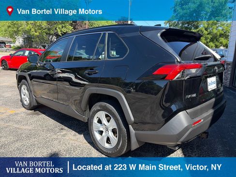 Used 2021 Toyota RAV4 XLE w/ Convenience Package AWD/4WD image 7