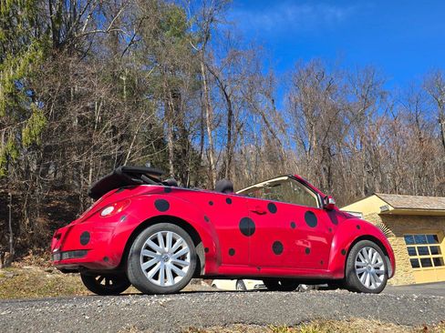 Used 2009 Volkswagen Beetle SE image 3
