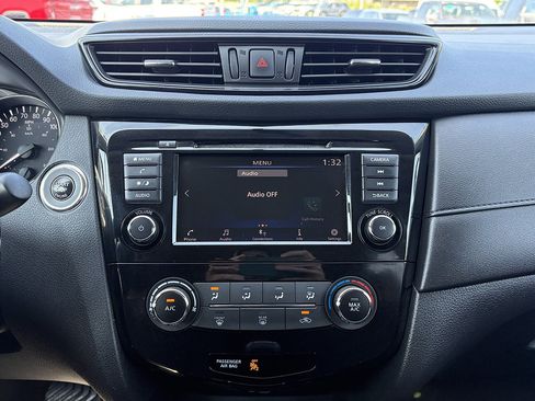Used 2018 Nissan Rogue SV AWD/4WD image 26