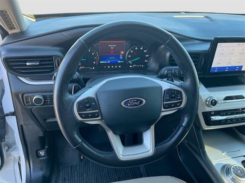 Used 2021 Ford Explorer XLT w/ Class III Trailer Tow Package image 11