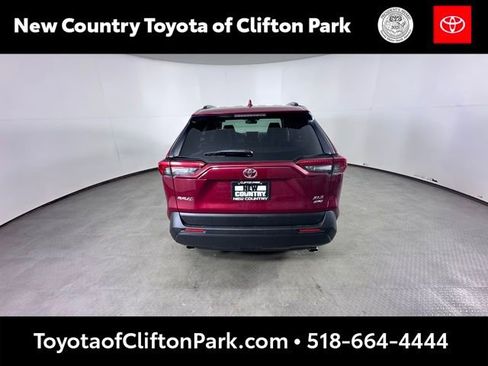 Used 2021 Toyota RAV4 XLE Premium image 4