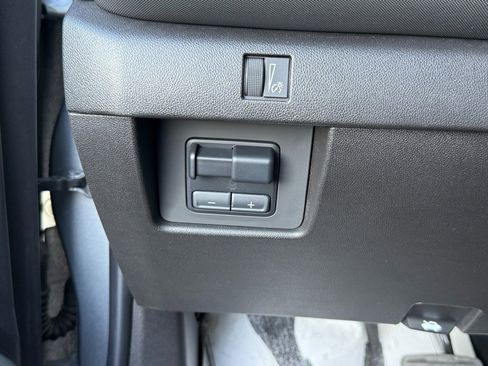 Used 2024 Chevrolet Colorado Z71 w/ Z71 Convenience Package 2 image 17