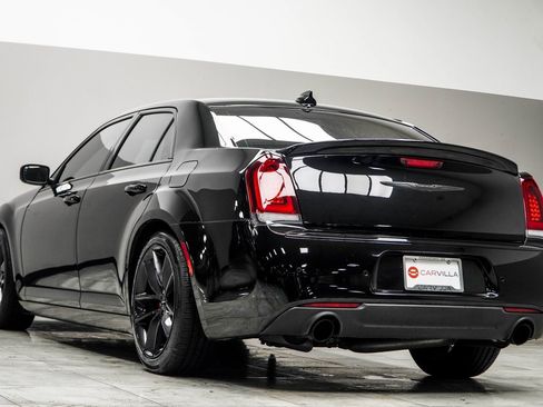 Used 2023 Chrysler 300 C image 10