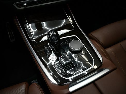 Used 2021 BMW X5 M50i w/ Premium Package image 31