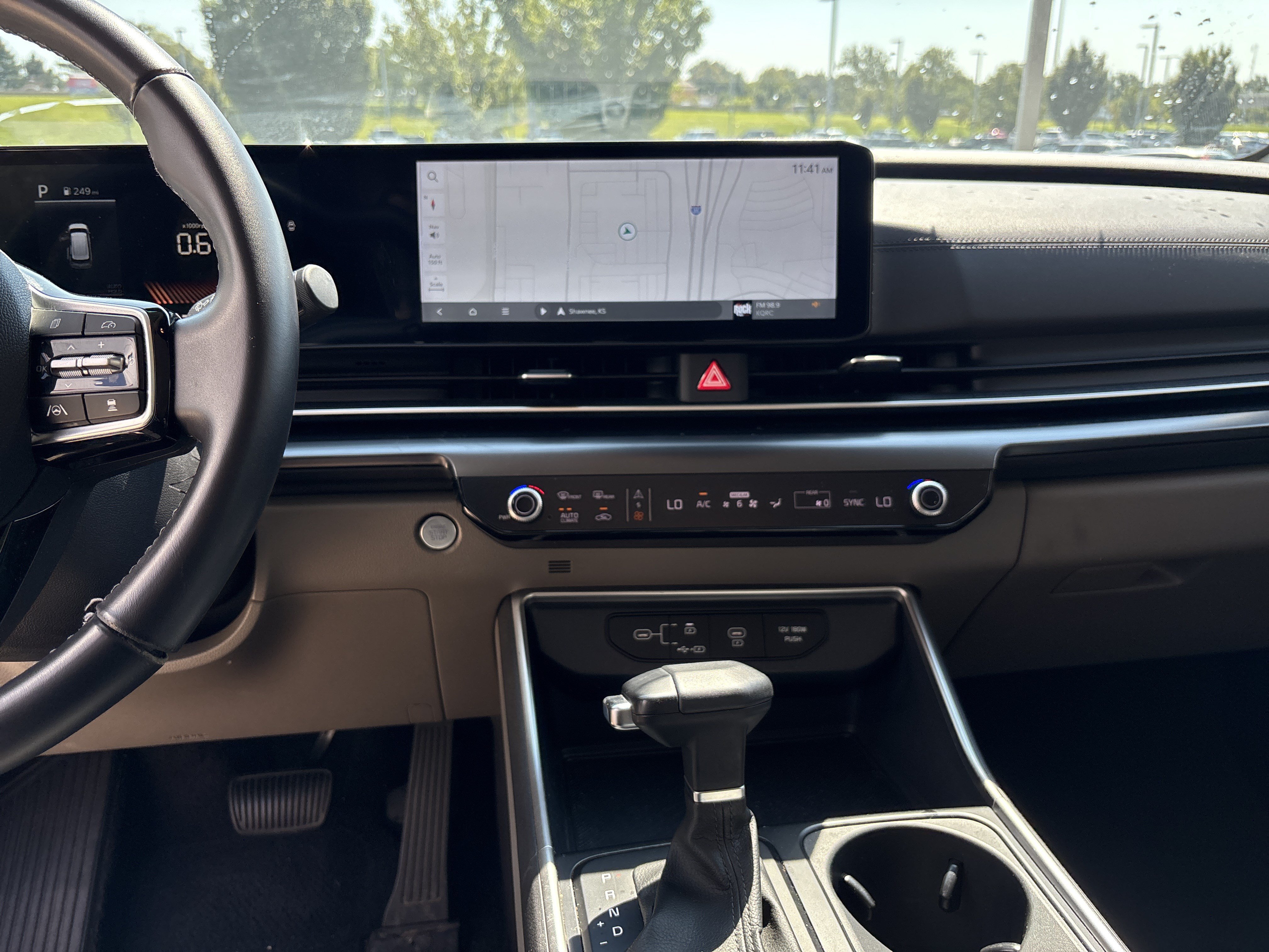 Used 2025 Kia Carnival FWD image 23