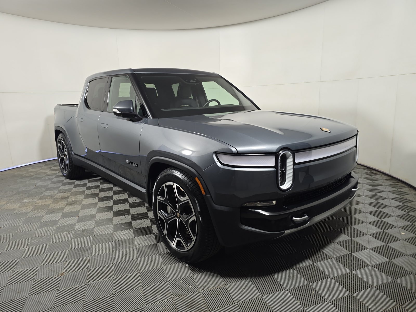Used 2024 Rivian R1T Adventure Dual AWD/4WD image 7