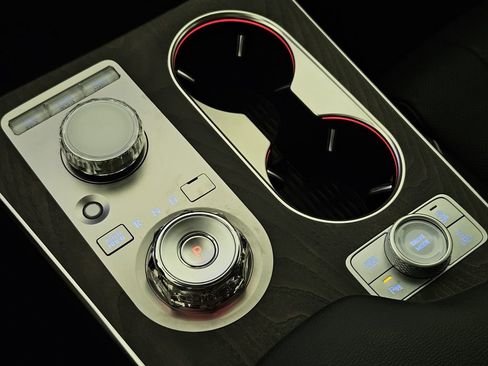 Used 2025 Genesis GV80 2.5T Prestige image 16