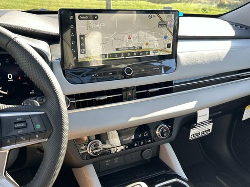 Used 2025 Mitsubishi Outlander SE image 25