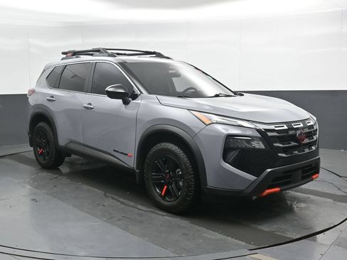 Used 2025 Nissan Rogue SV AWD/4WD image 4