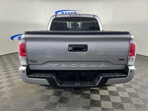Used 2020 Toyota Tacoma TRD Sport w/ TRD Premium Sport Package AWD/4WD image 5