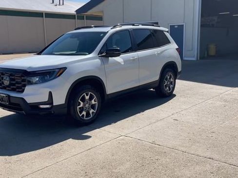 Used 2023 Honda Passport TrailSport image 4