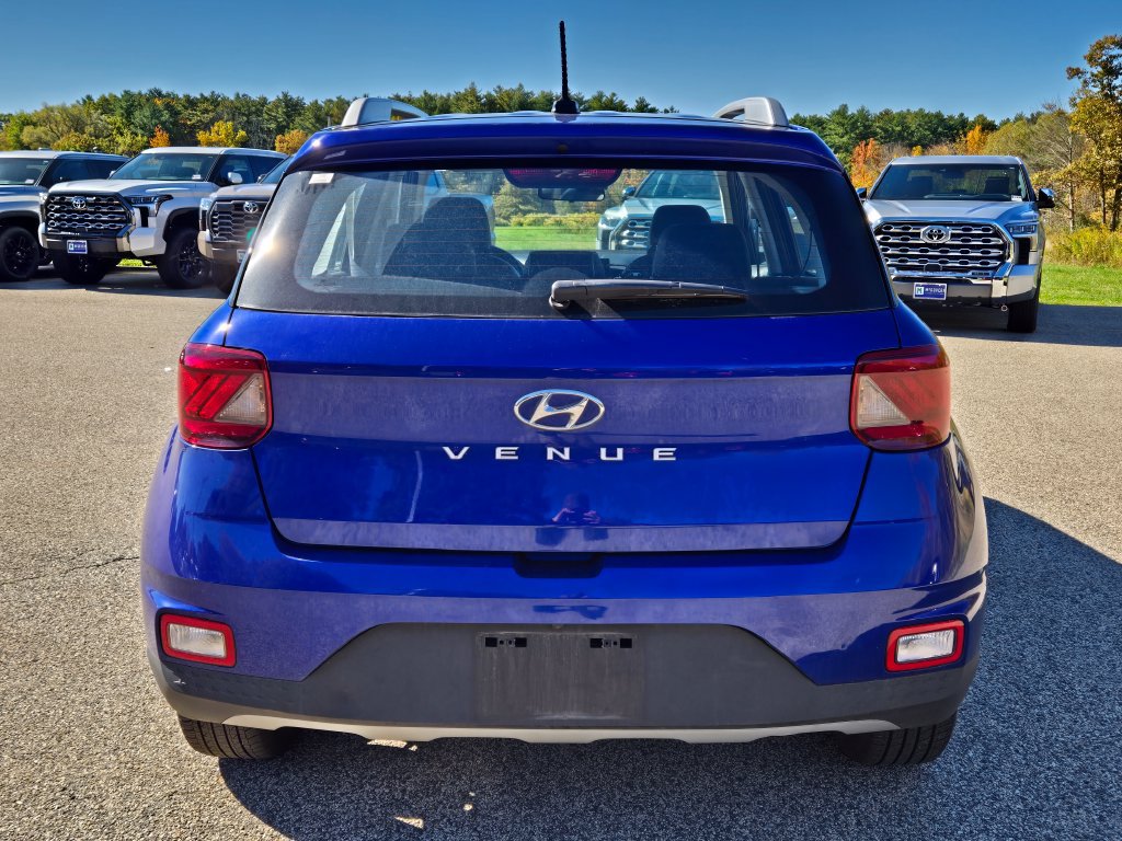 Used 2025 Hyundai Venue Limited FWD image 4
