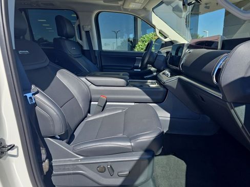 Used 2025 Ford Expedition Platinum w/ Driver's Package image 33