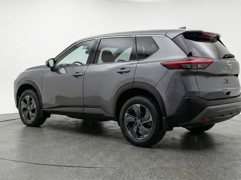 Used 2025 Nissan Rogue SV image 5