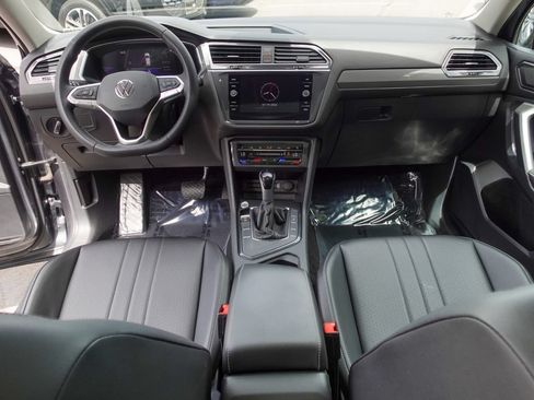 Used 2023 Volkswagen Tiguan SE FWD image 25