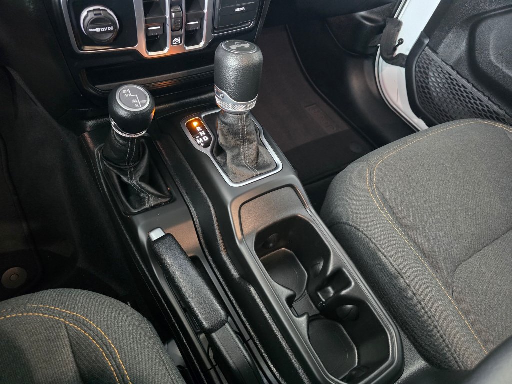 Used 2025 Jeep Wrangler Unlimited Sahara AWD/4WD image 29
